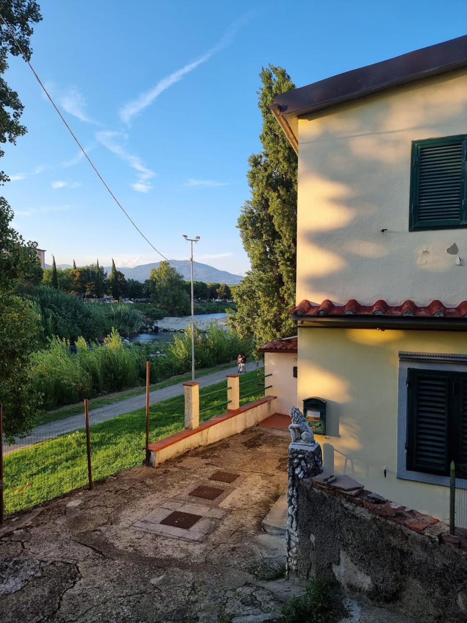 La Casina Sul Fiume Daire Prato  Dış mekan fotoğraf